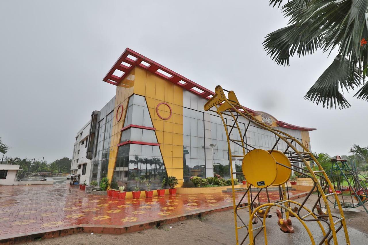 Capital O 47284 Atithi Resort Bharuch Buitenkant foto