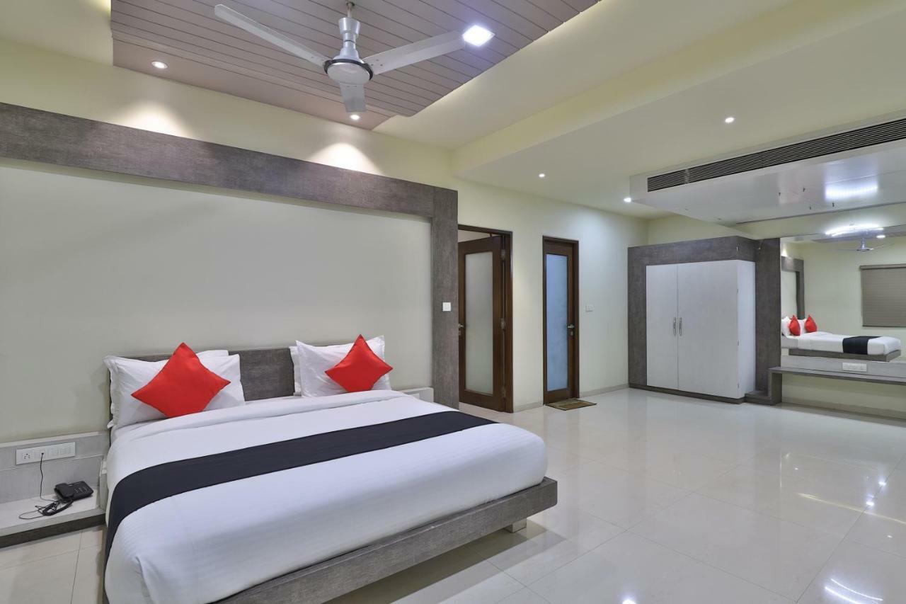 Capital O 47284 Atithi Resort Bharuch Buitenkant foto