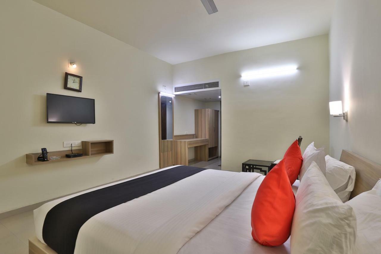 Capital O 47284 Atithi Resort Bharuch Buitenkant foto