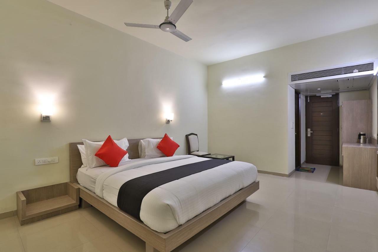 Capital O 47284 Atithi Resort Bharuch Buitenkant foto